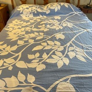 Perfect condition Crate and Barrel Marimekko queen duvet cover, with sham